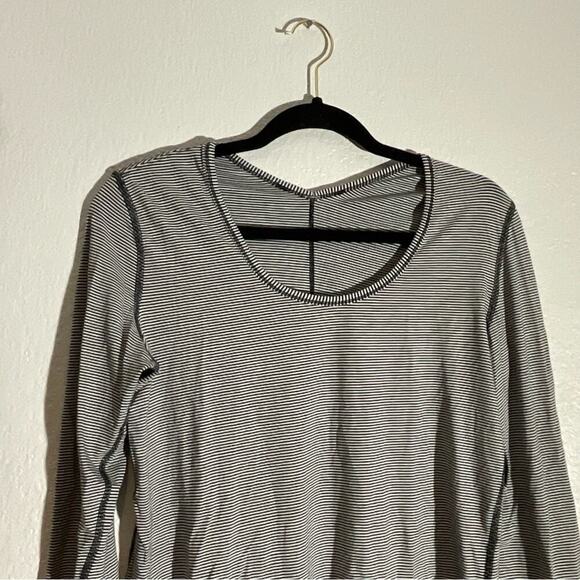 Lululemon Yogini 5 Year Long Sleeve Tee - Picture 3 of 10